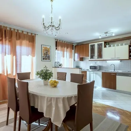 In Kastel Novi With Terrace, Air Conditioning, W-lan, Washing Machine 5104-1