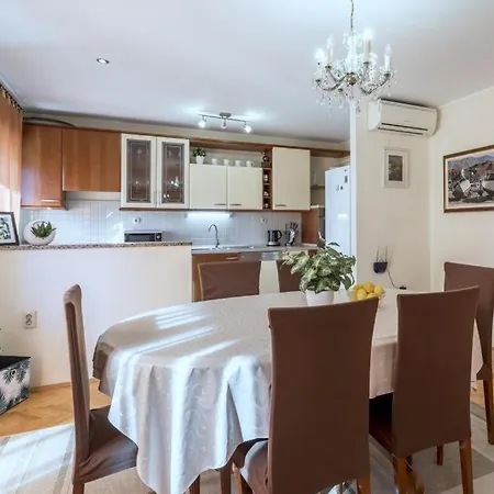 In Kastel Novi With Terrace, Air Conditioning, W-lan, Washing Machine 5104-1 Apartment Kastela