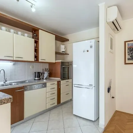 In Kastel Novi With Terrace, Air Conditioning, W-lan, Washing Machine 5104-1 아파트 Kaštela