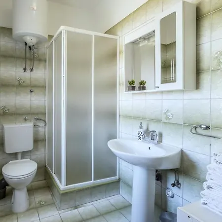 In Kastel Novi With Terrace, Air Conditioning, W-lan, Washing Machine 5104-1 * Kaštela