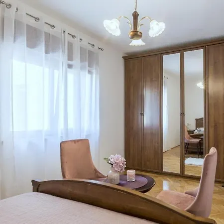 In Kastel Novi With Terrace, Air Conditioning, W-lan, Washing Machine 5104-1