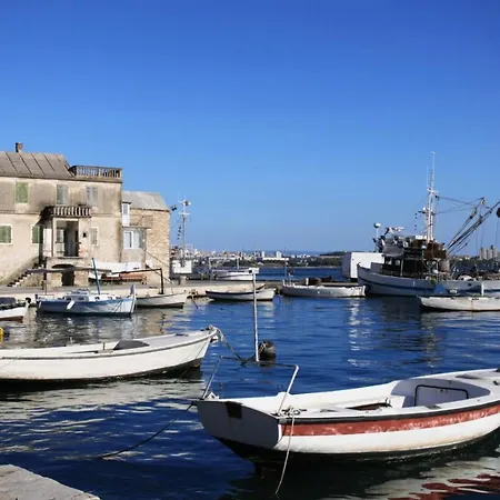 아파트 In Kastel Novi With Terrace, Air Conditioning, W-lan, Washing Machine 5104-1 Kaštela