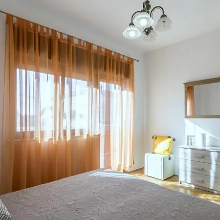 In Kastel Novi With Terrace, Air Conditioning, W-lan, Washing Machine 5104-1 * Kaštela